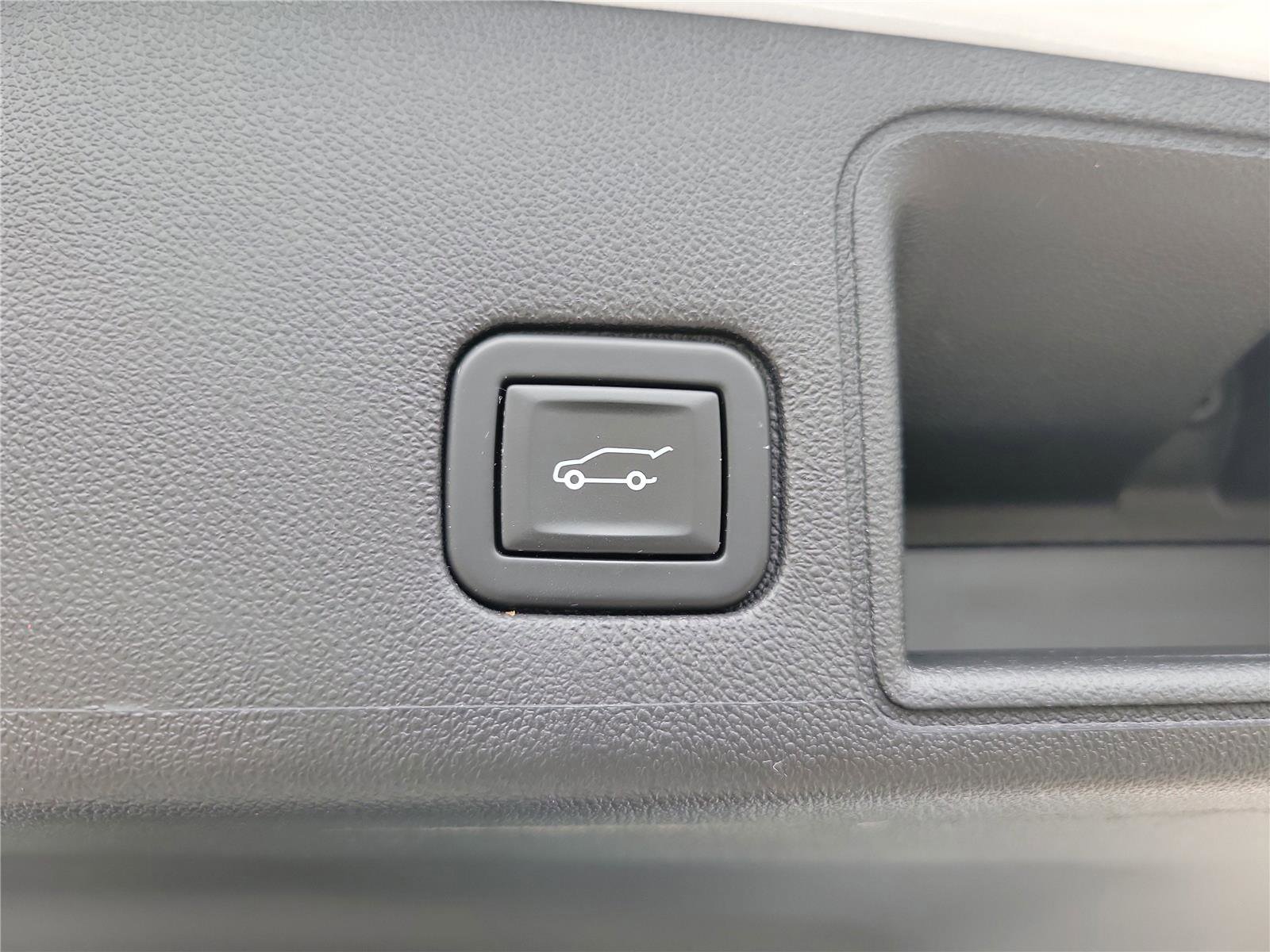 Used 2023 GMC Terrain SLT image 10