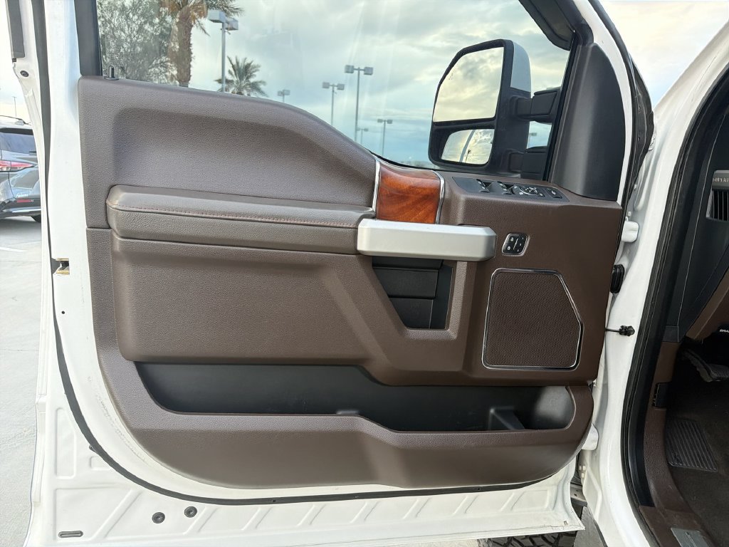 Used 2018 Ford F350 King Ranch w/ King Ranch Ultimate Package AWD/4WD image 9
