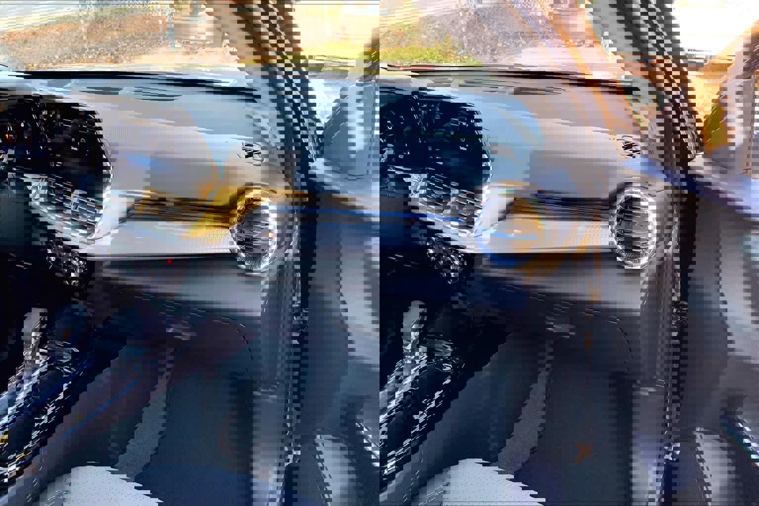 Used 2025 Chevrolet Trax LT w/ LT Convenience Package image 17