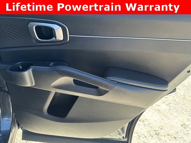 Used 2024 Kia Sorento S image 19