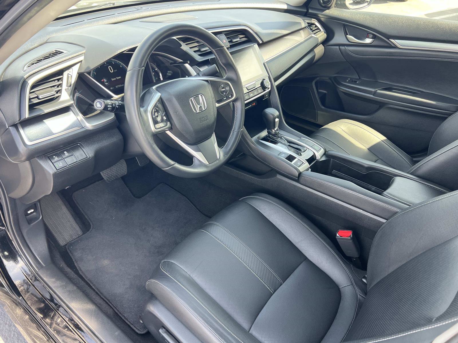 Used 2018 Honda Civic Touring image 5