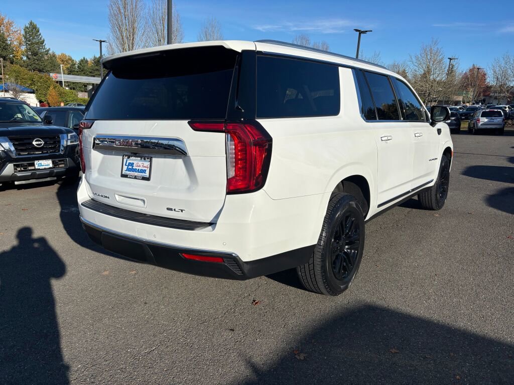 Used 2022 GMC Yukon XL SLT w/ SLT Luxury Package image 5