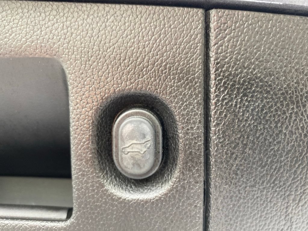 Used 2018 Chevrolet Tahoe Premier AWD/4WD image 41