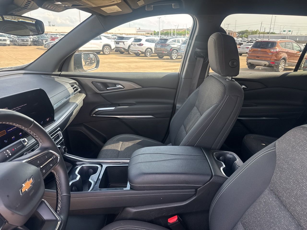 Used 2025 Chevrolet Traverse LT image 47