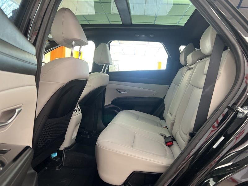 Used 2025 Hyundai Tucson Limited AWD/4WD image 16