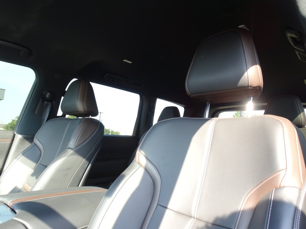 Used 2025 Nissan Armada SL w/ Captain's Chari Seat Package AWD/4WD image 12