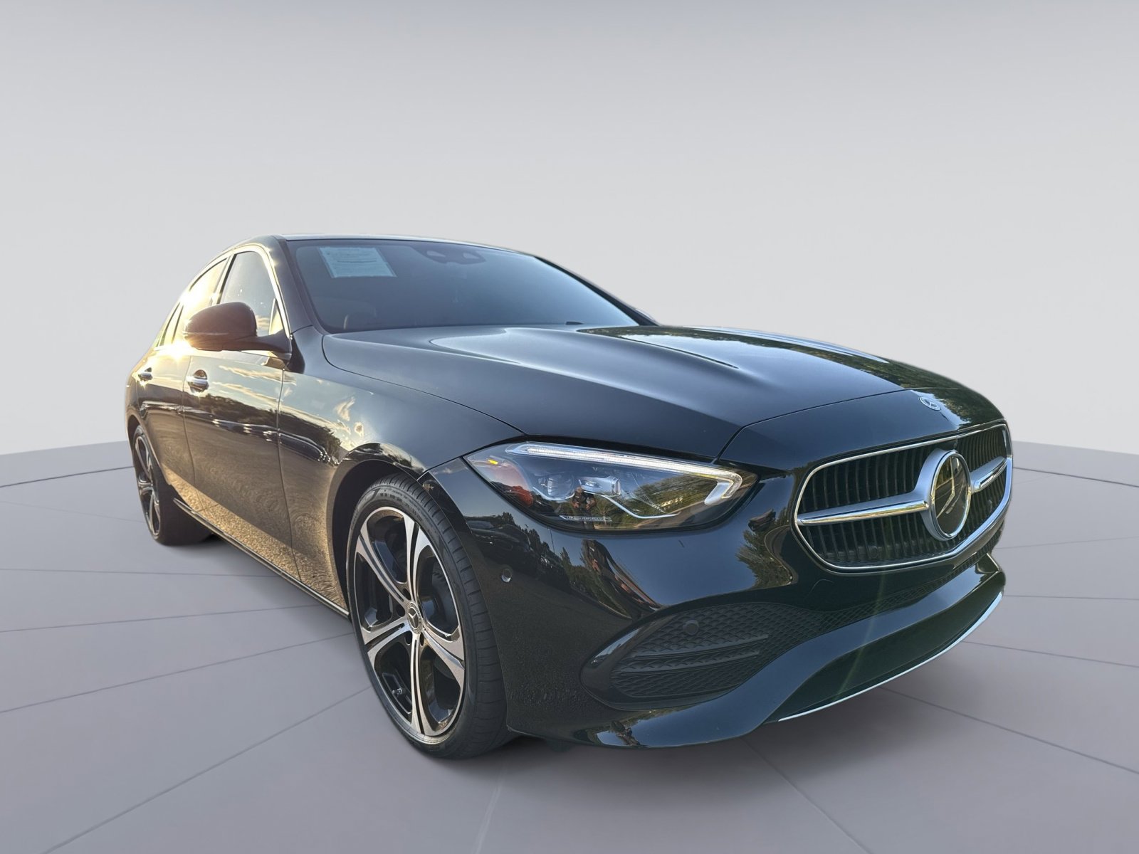 Used 2025 Mercedes-Benz C 300 4MATIC Sedan image 3