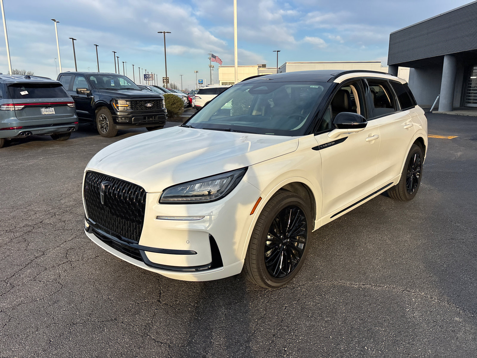 Used 2025 Lincoln Corsair AWD w/ Equipment Group 101A image 3