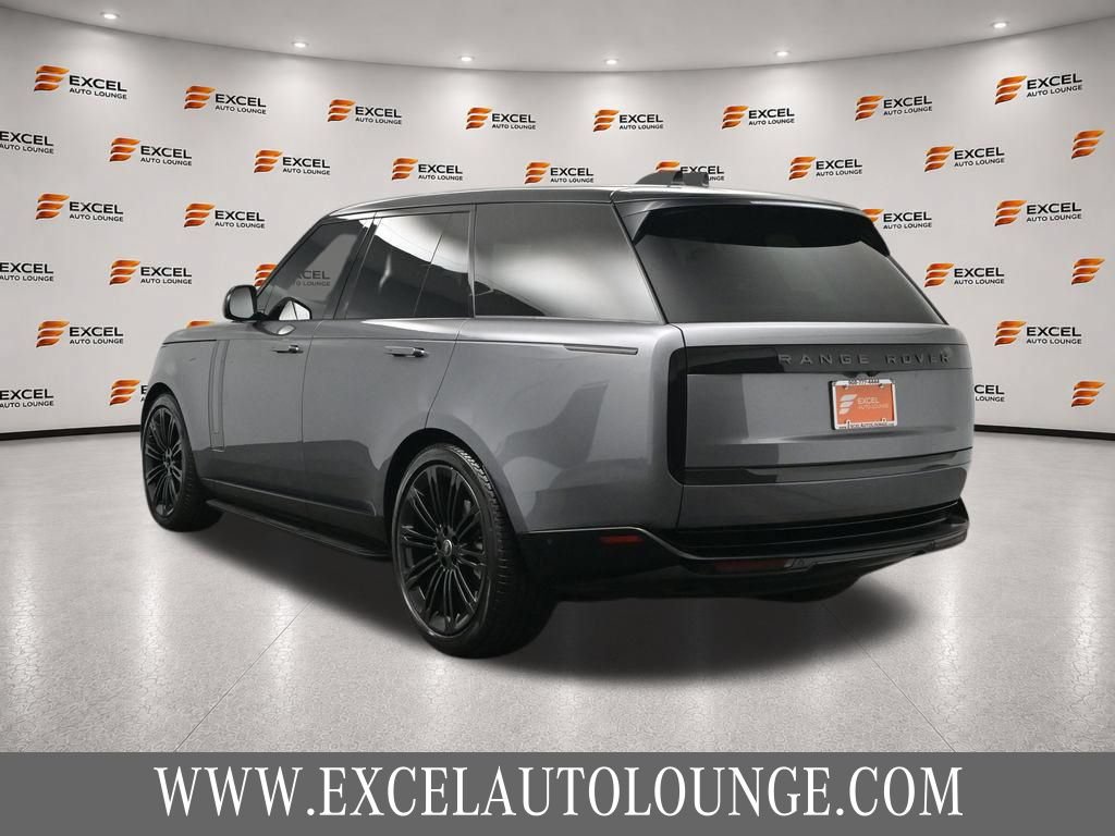 Used 2024 Land Rover Range Rover SE AWD/4WD image 3
