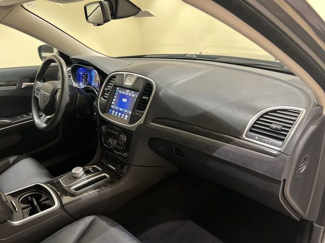 Used 2022 Chrysler 300 Touring L image 23