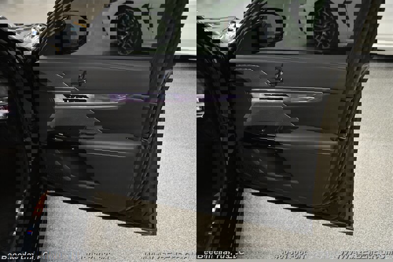 Used 2025 BMW 750e xDrive w/ Executive Package AWD/4WD image 42