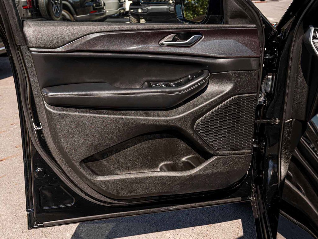 Used 2023 Jeep Grand Cherokee Altitude image 11