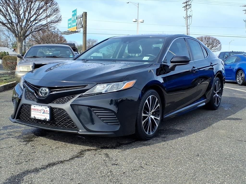 Used 2020 Toyota Camry SE image 3