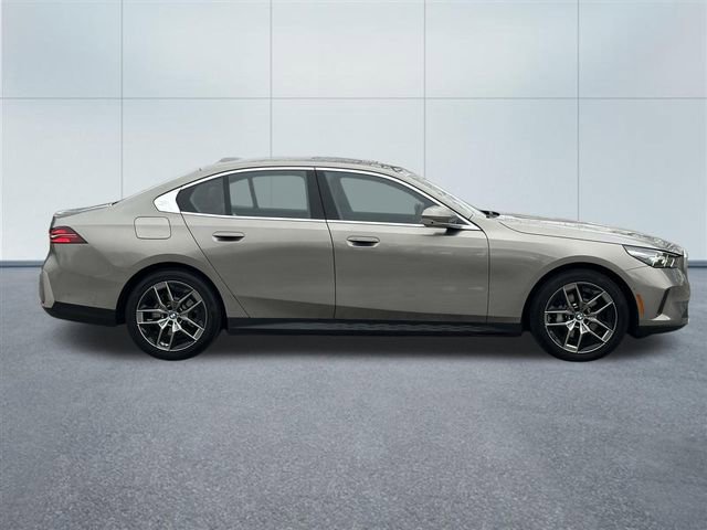 Used 2026 BMW 530i xDrive w/ Premium Package image 5