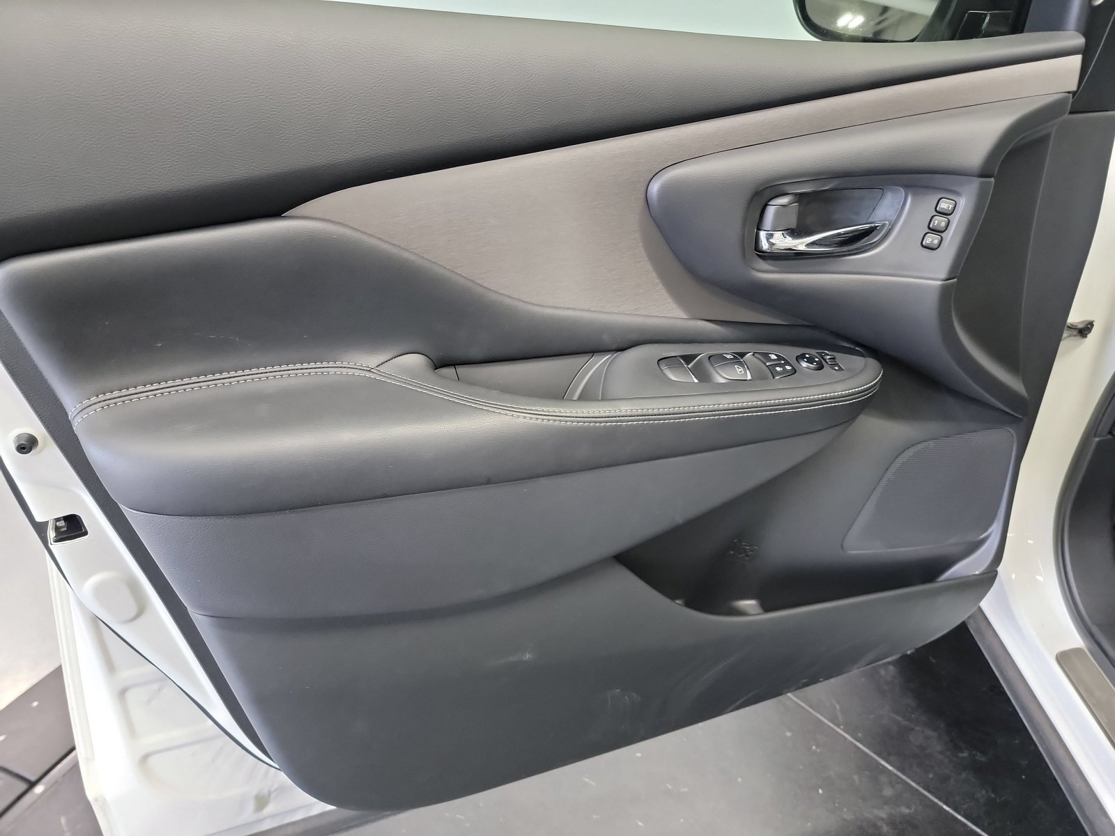 Used 2024 Nissan Murano SL FWD image 13