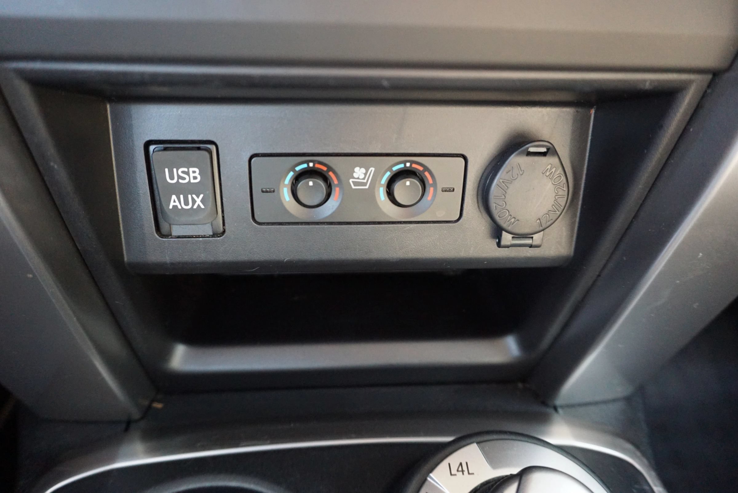 Used 2016 Toyota 4Runner Limited AWD/4WD image 33