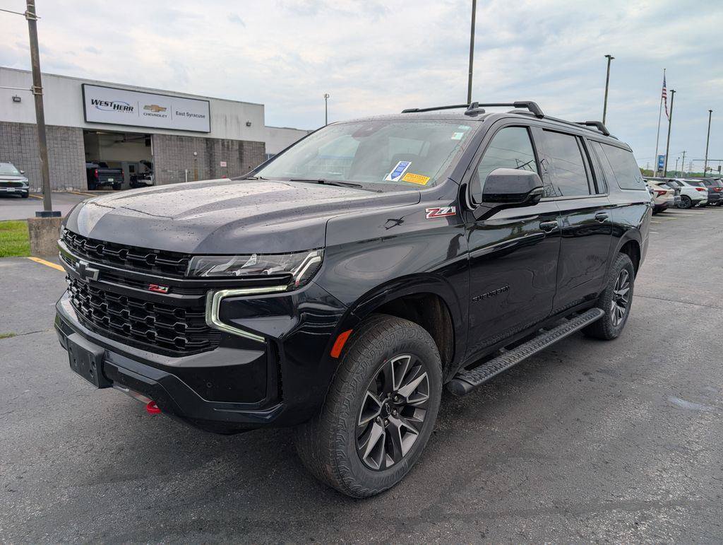 Used 2024 Chevrolet Suburban Z71 w/ Z71 Off-Road Package AWD/4WD image 5