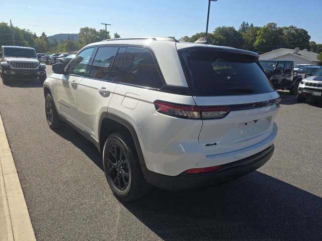 New 2025 Jeep Grand Cherokee Altitude image 4