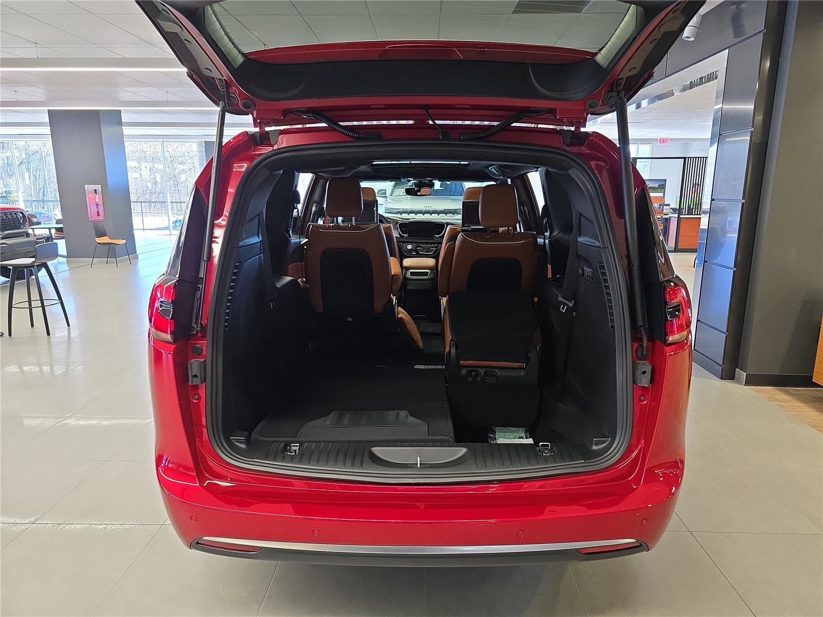 New 2026 Chrysler Pacifica Pinnacle image 3