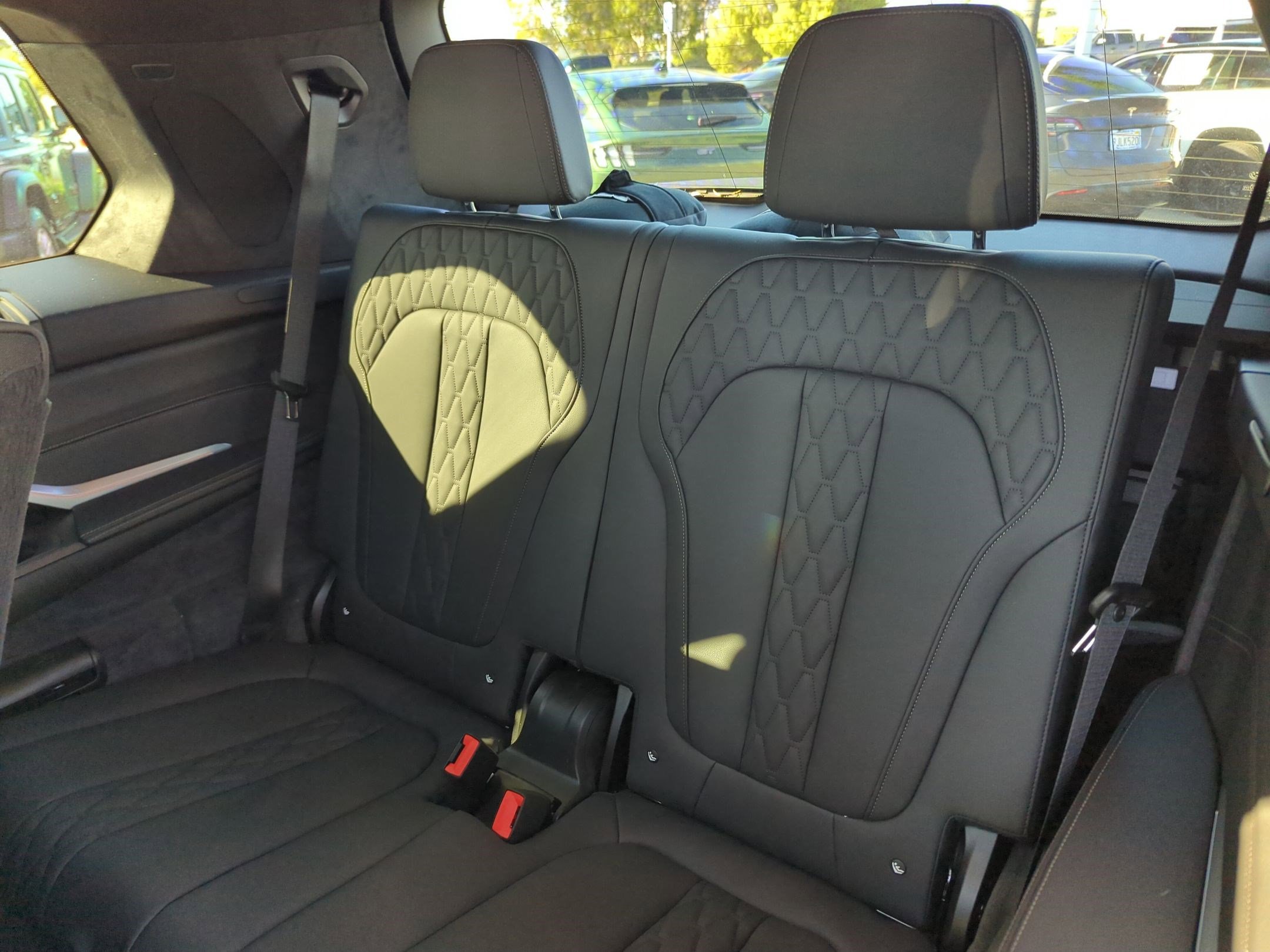 Used 2025 BMW X7 M60i w/ Executive Package image 32