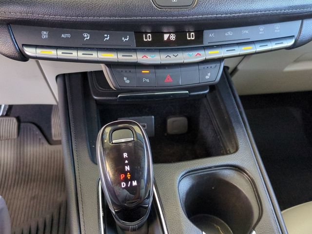 Used 2021 Cadillac XT4 Luxury w/ Cold Weather Package FWD image 18