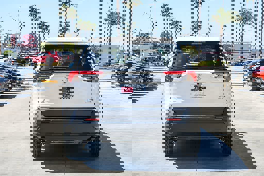 Used 2022 Toyota RAV4 LE FWD image 8