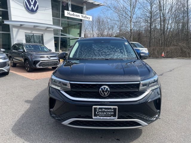 Certified 2023 Volkswagen Taos SE w/ Black Wheel Package image 6