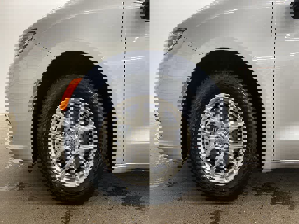 Used 2024 Chrysler Pacifica Touring-L image 11