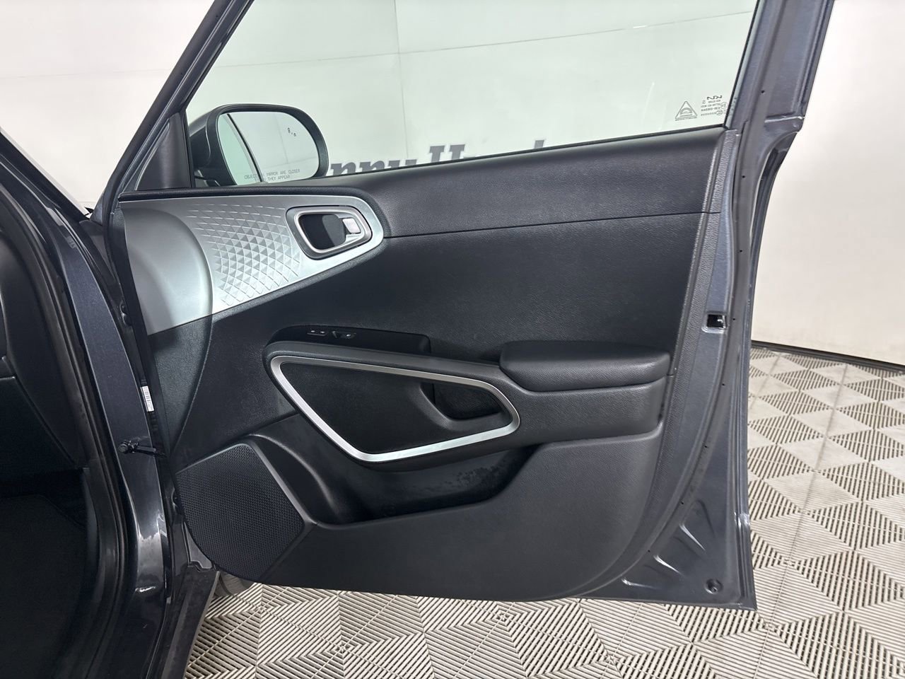 Used 2025 Kia Soul LX FWD image 25