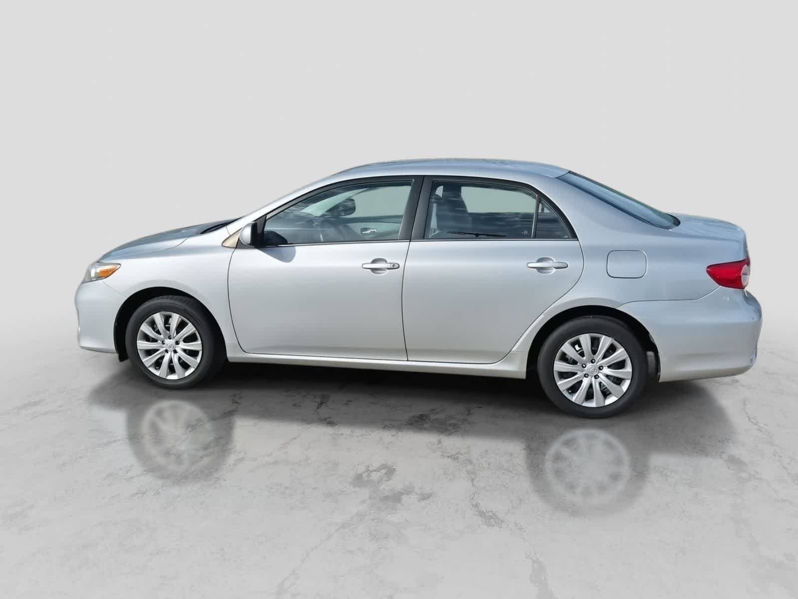 Used 2013 Toyota Corolla LE FWD image 5