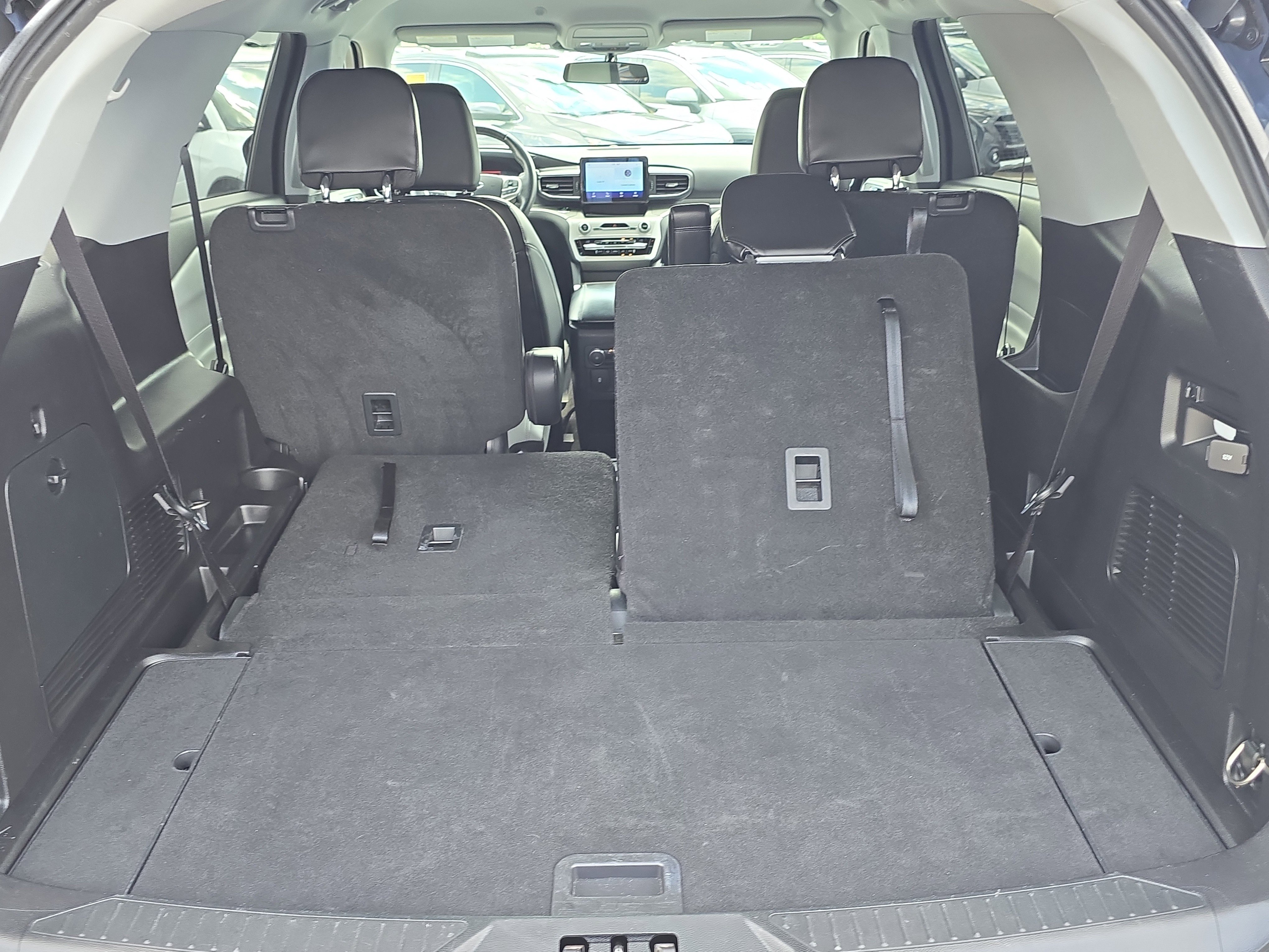 Used 2021 Ford Explorer XLT w/ Equipment Group 202A image 10