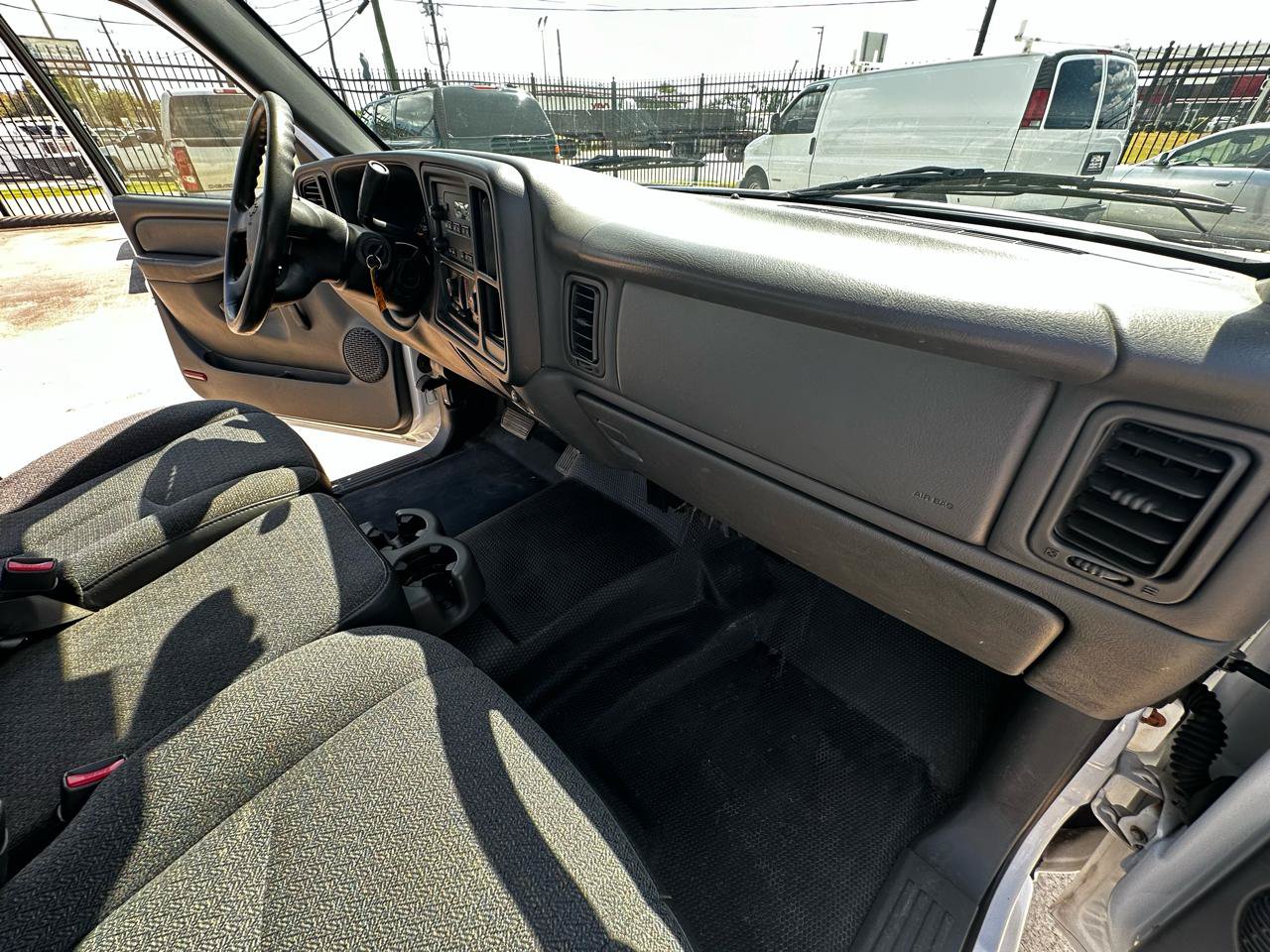 Used 2005 Chevrolet Silverado 1500 W/T RWD image 33