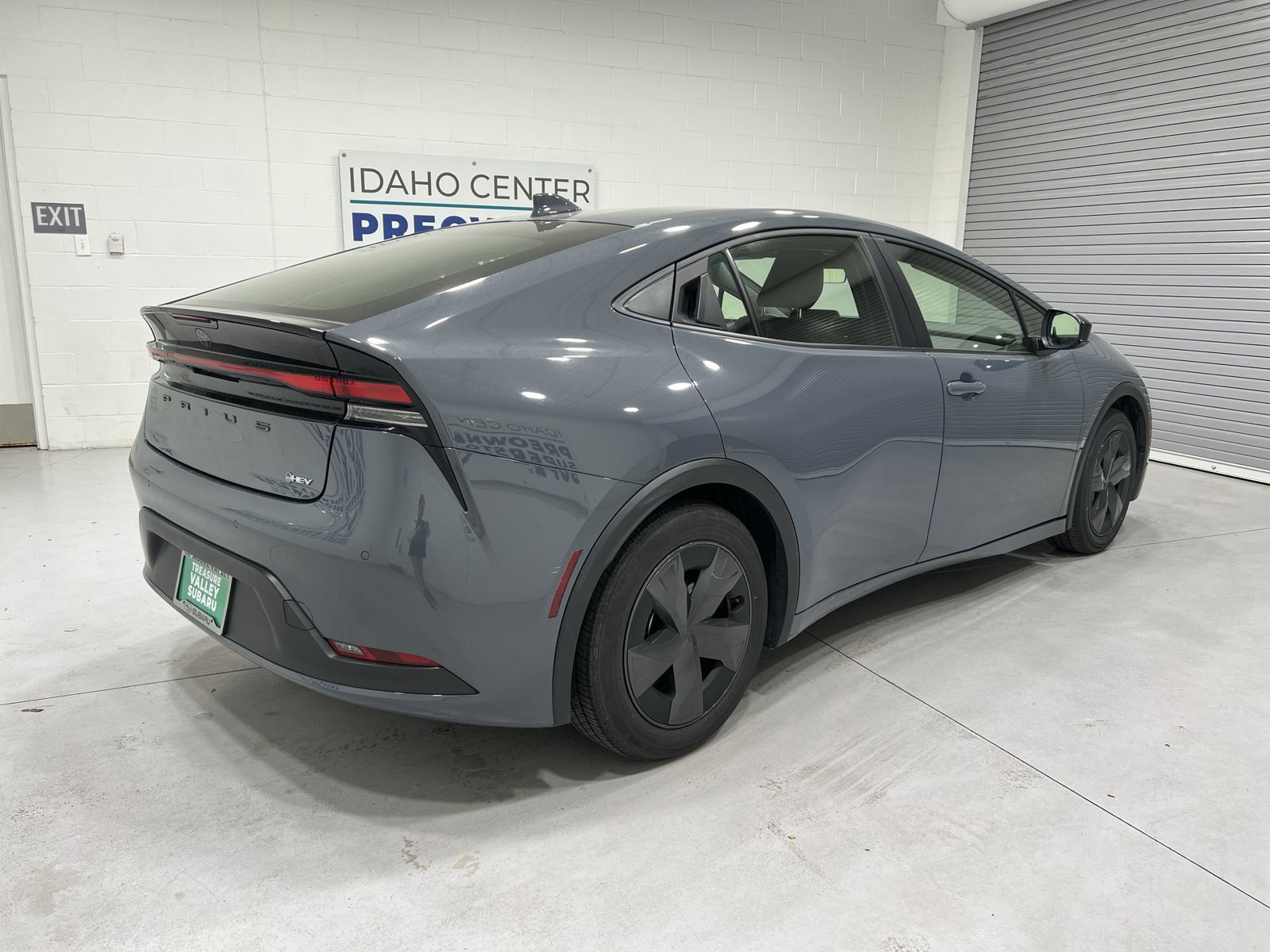 Used 2025 Toyota Prius LE FWD image 8