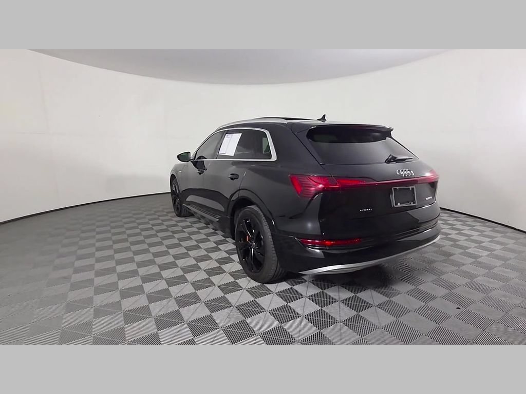 Used 2022 Audi e-tron Premium AWD/4WD image 41
