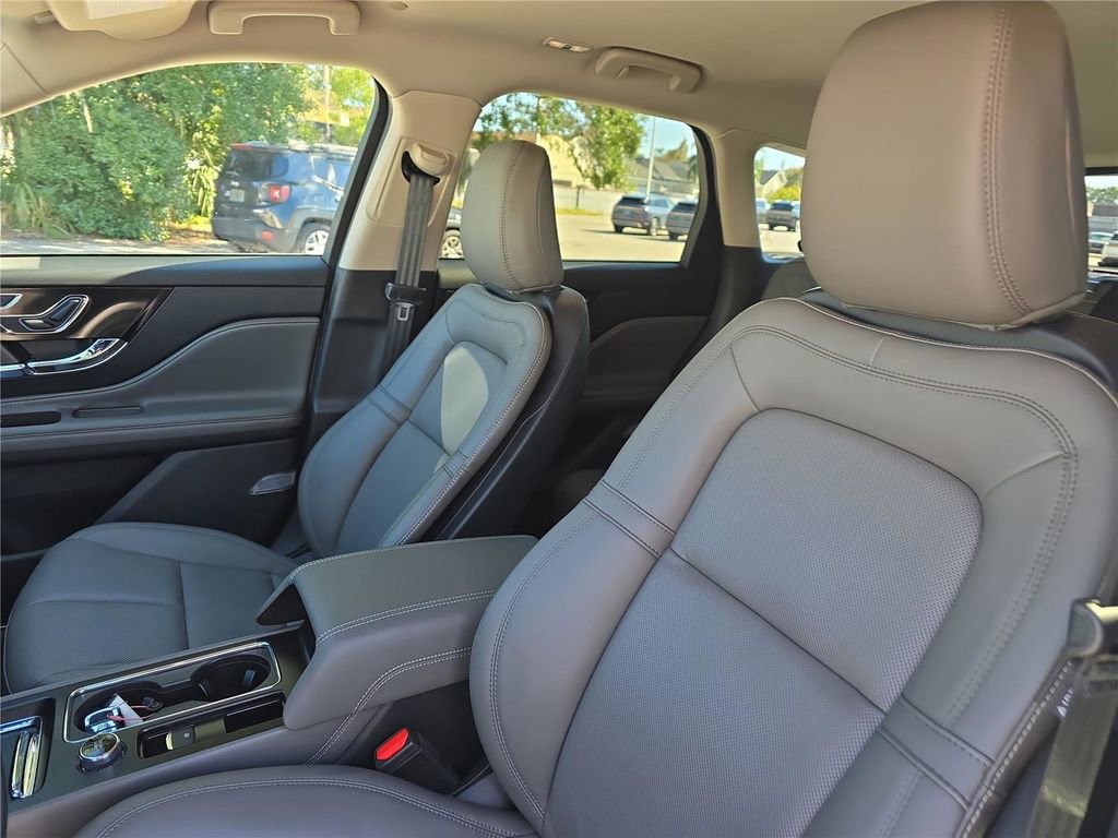 Used 2025 Lincoln Corsair Reserve w/ Jet Appearance Package image 18