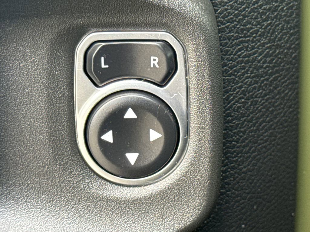 Used 2021 Jeep Gladiator Willys image 22