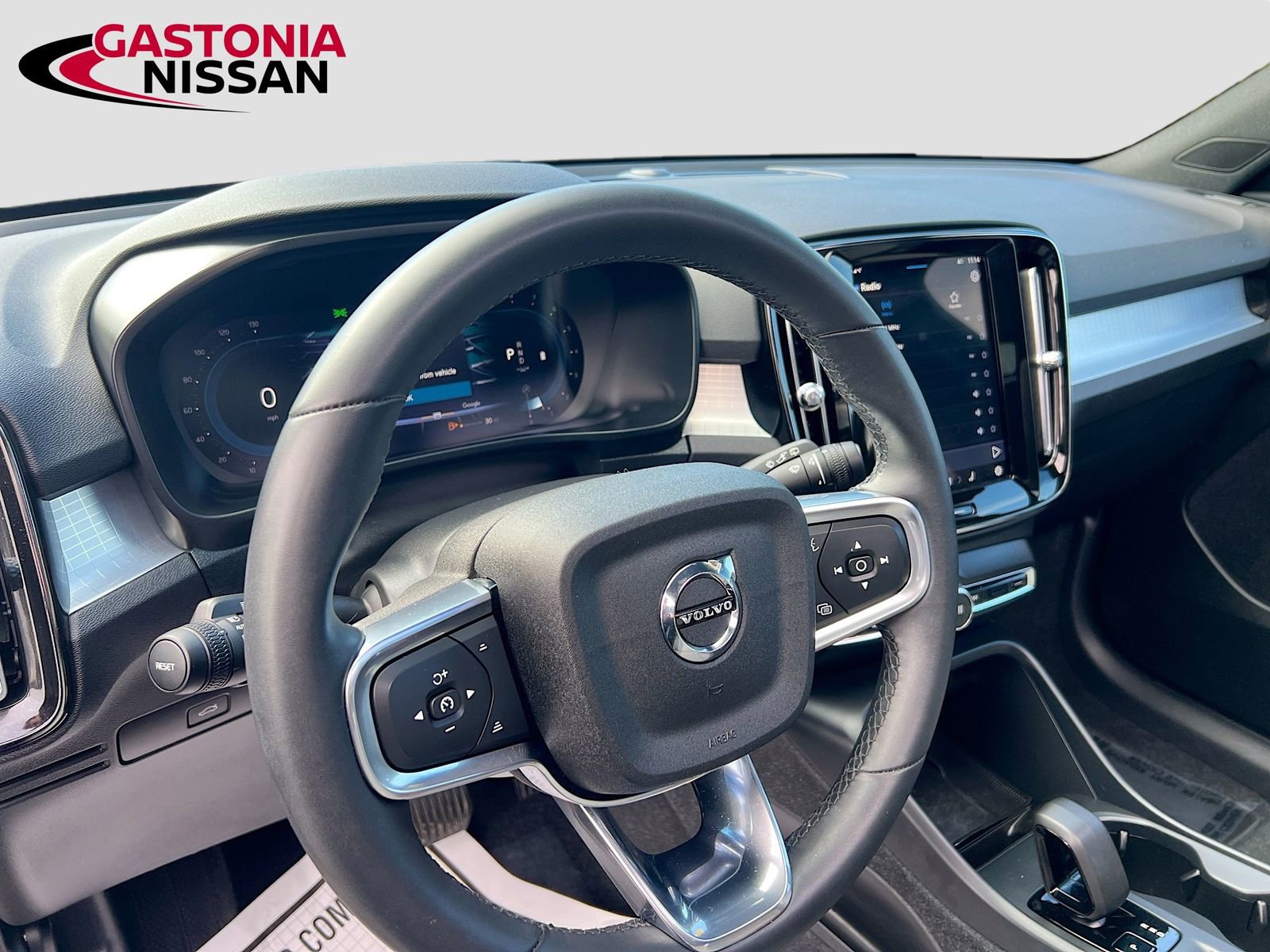 Used 2024 Volvo XC40 B5 Core image 11