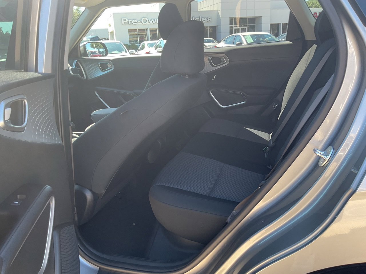 Used 2025 Kia Soul LX w/ LX Technology Package FWD image 10