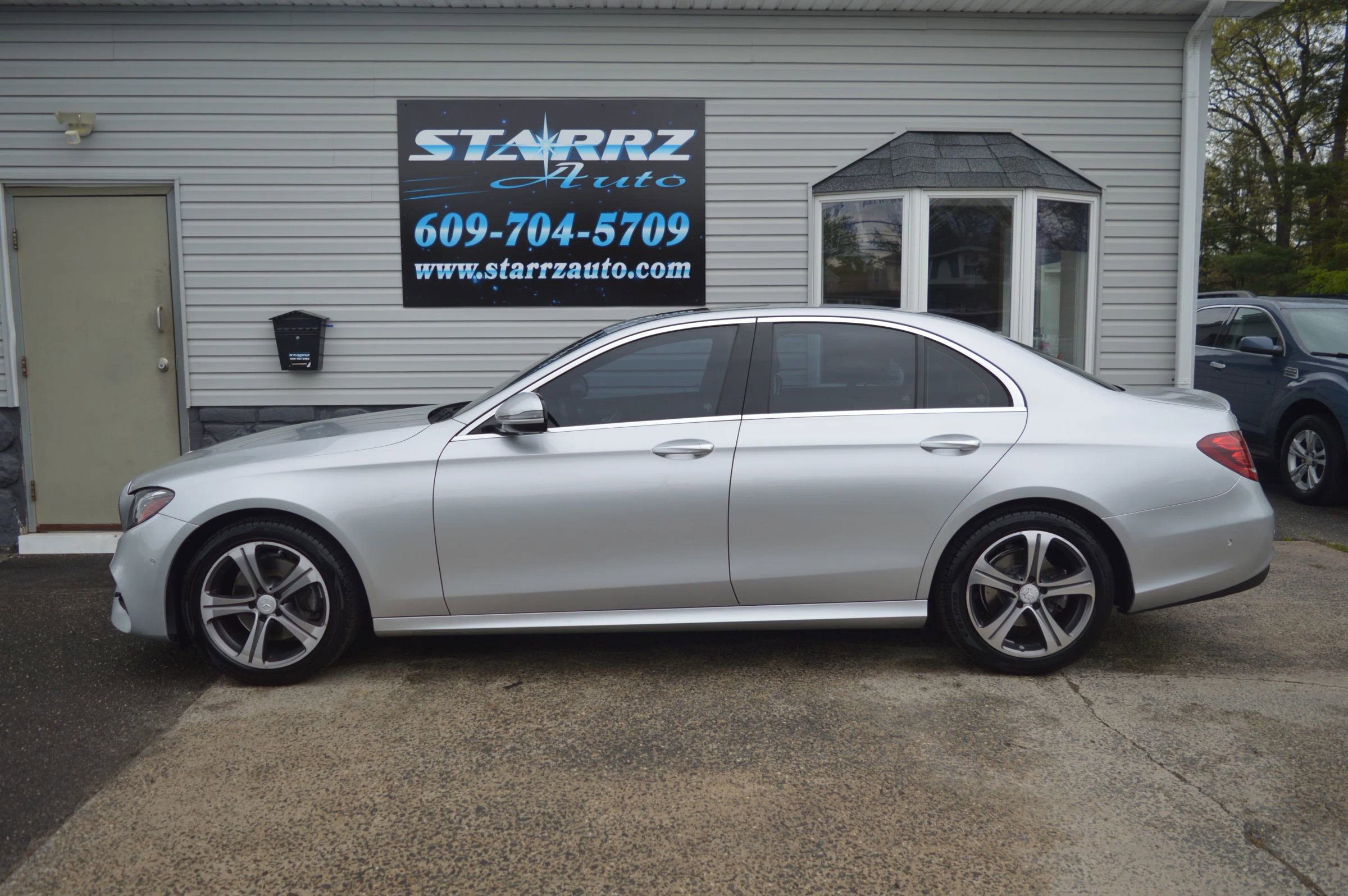 Used 2018 Mercedes-Benz E 300 4MATIC image 2