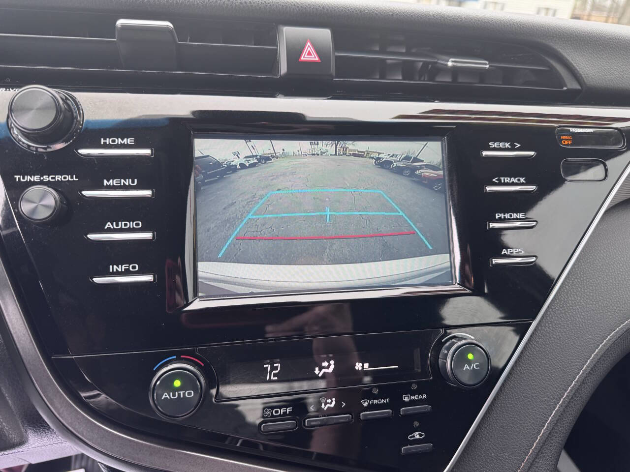 Used 2018 Toyota Camry SE image 30