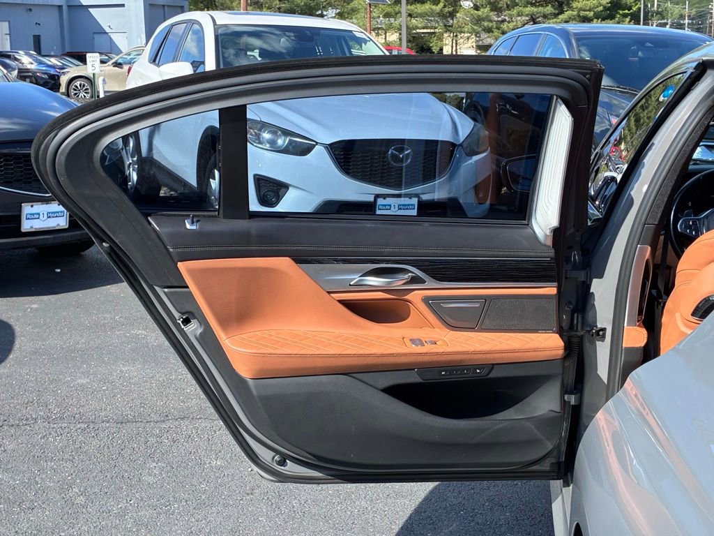 Used 2022 BMW 750i xDrive w/ Luxury Rear Seating Package AWD/4WD image 56
