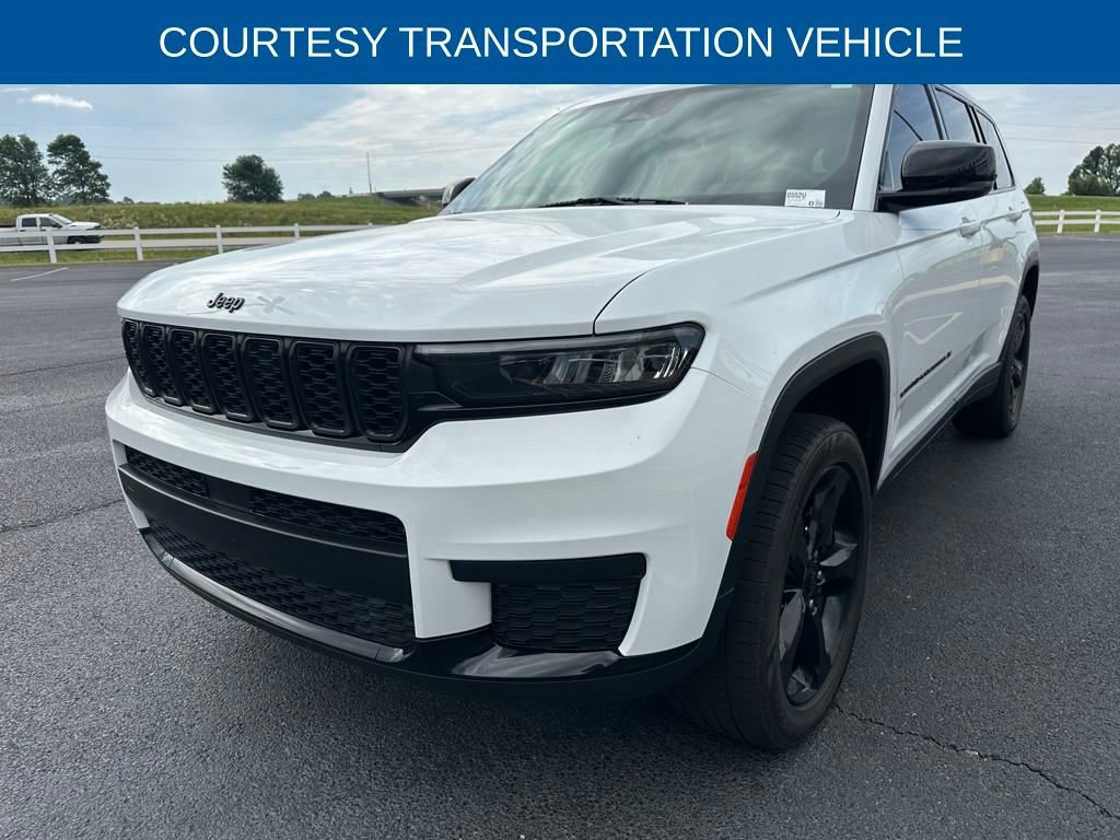 Used 2023 Jeep Grand Cherokee L Laredo image 4