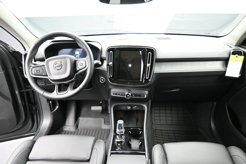 New 2026 Volvo XC40 B5 Plus w/ Protection Package Premier AWD/4WD image 18