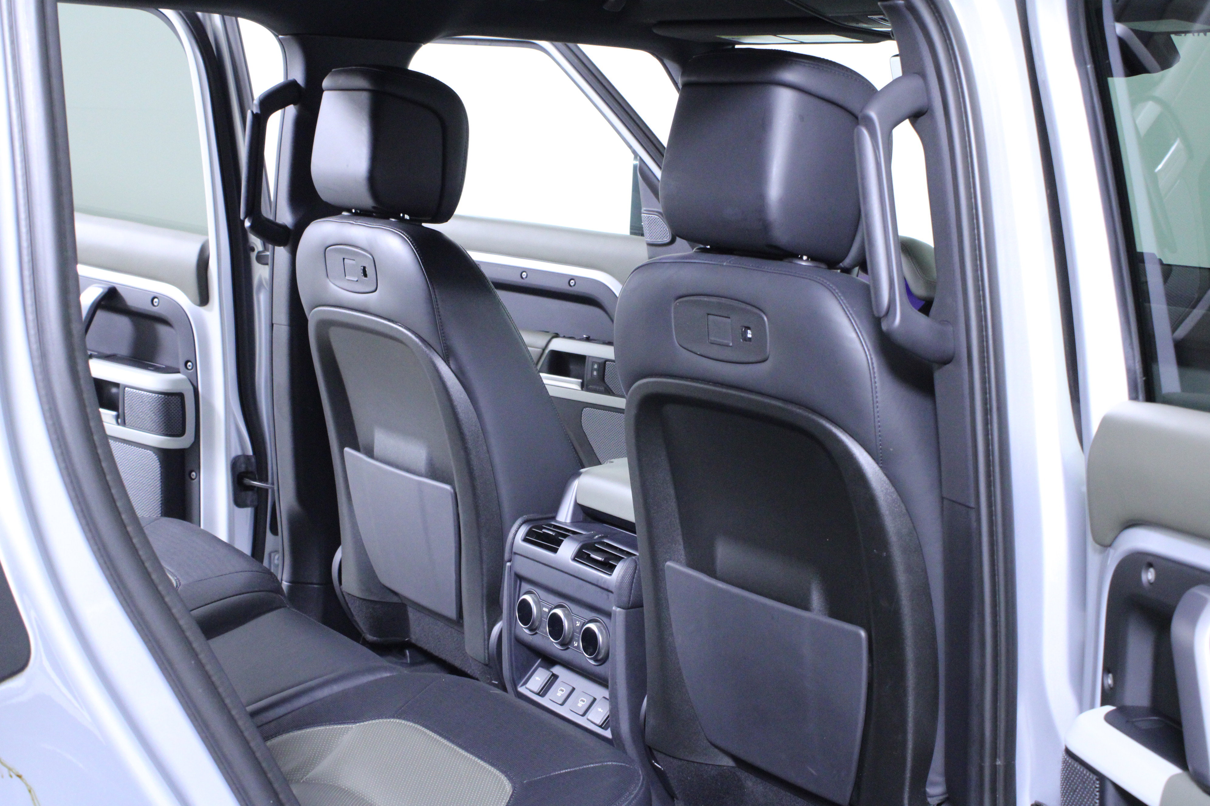 Used 2021 Land Rover Defender 110 X-Dynamic HSE image 13