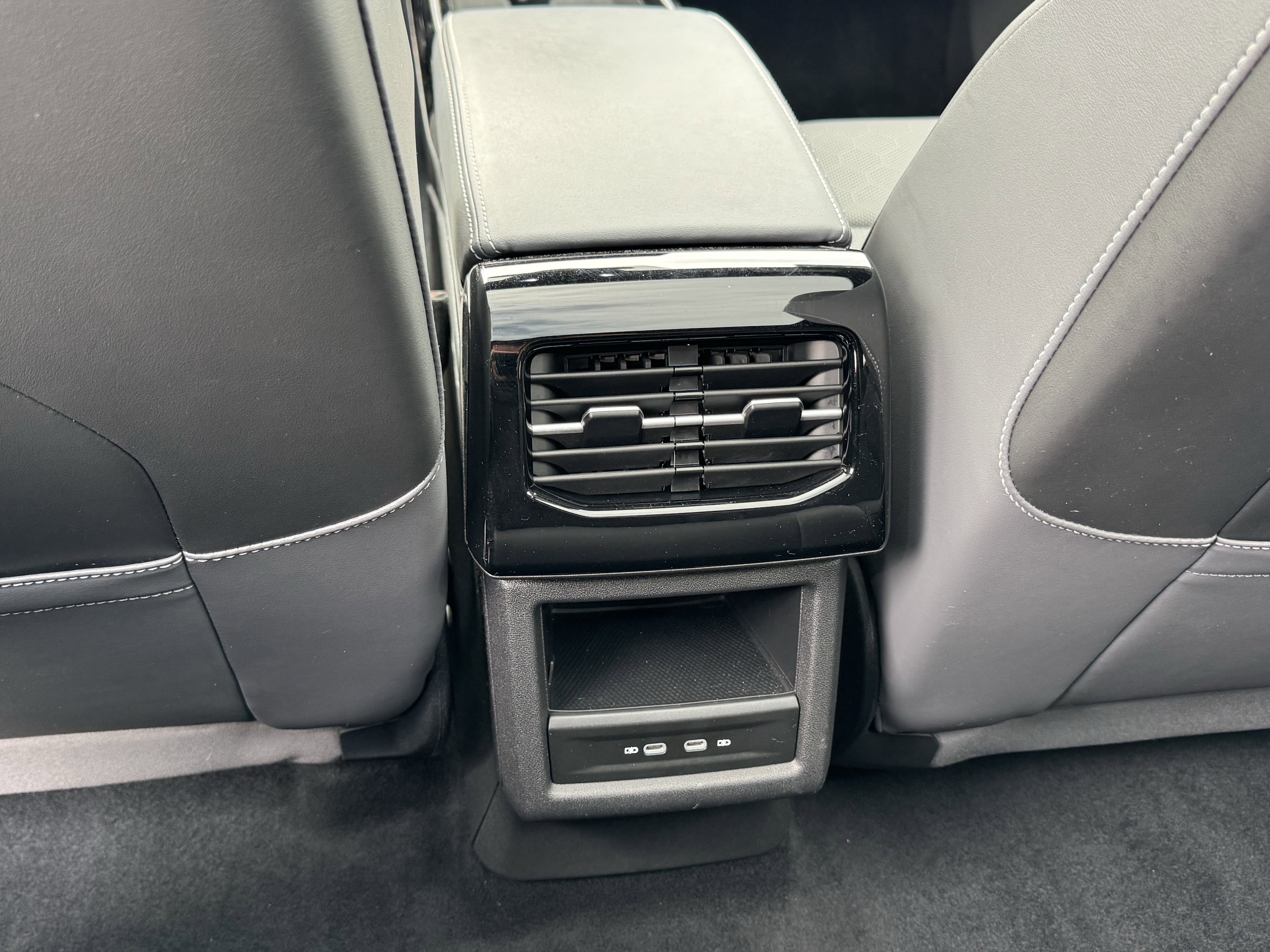 Used 2024 Volkswagen ID.4 S image 33