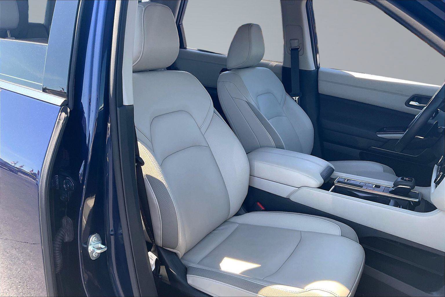 Certified 2024 Nissan Pathfinder SL FWD image 9