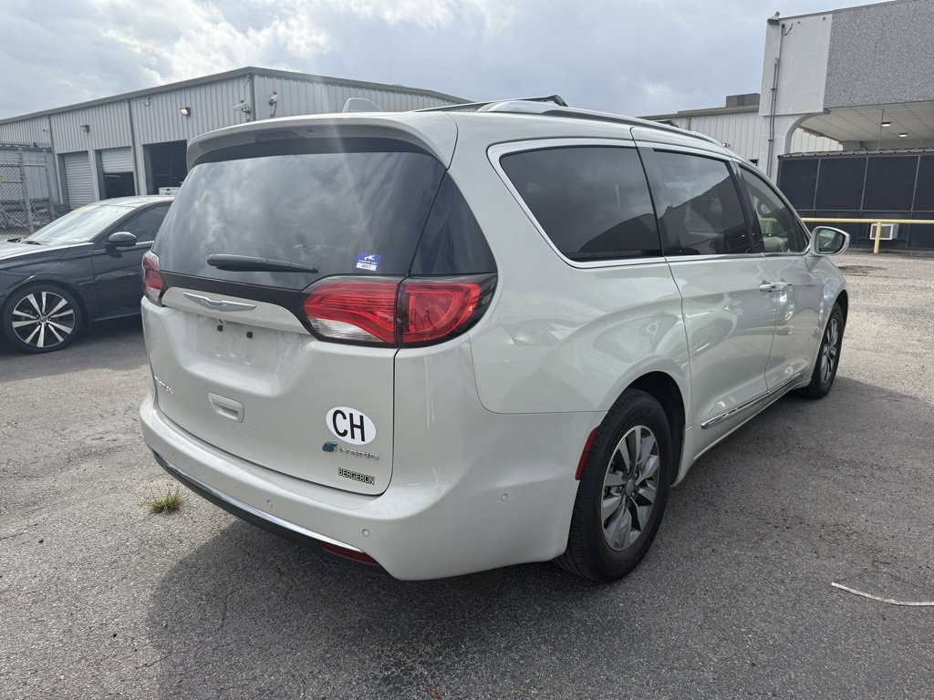 Used 2020 Chrysler Pacifica Limited w/ Advanced Safetytec Group image 3