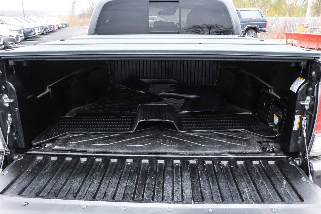 Used 2019 Toyota Tacoma Limited image 27