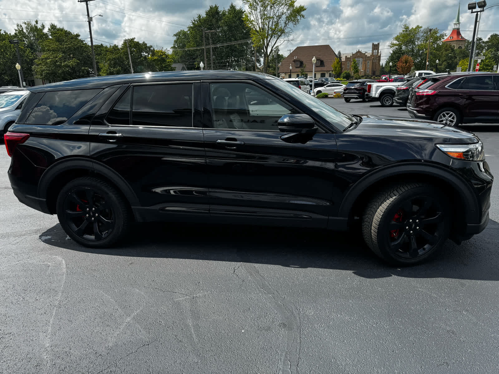 Used 2022 Ford Explorer ST w/ ST Street Pack AWD/4WD image 17