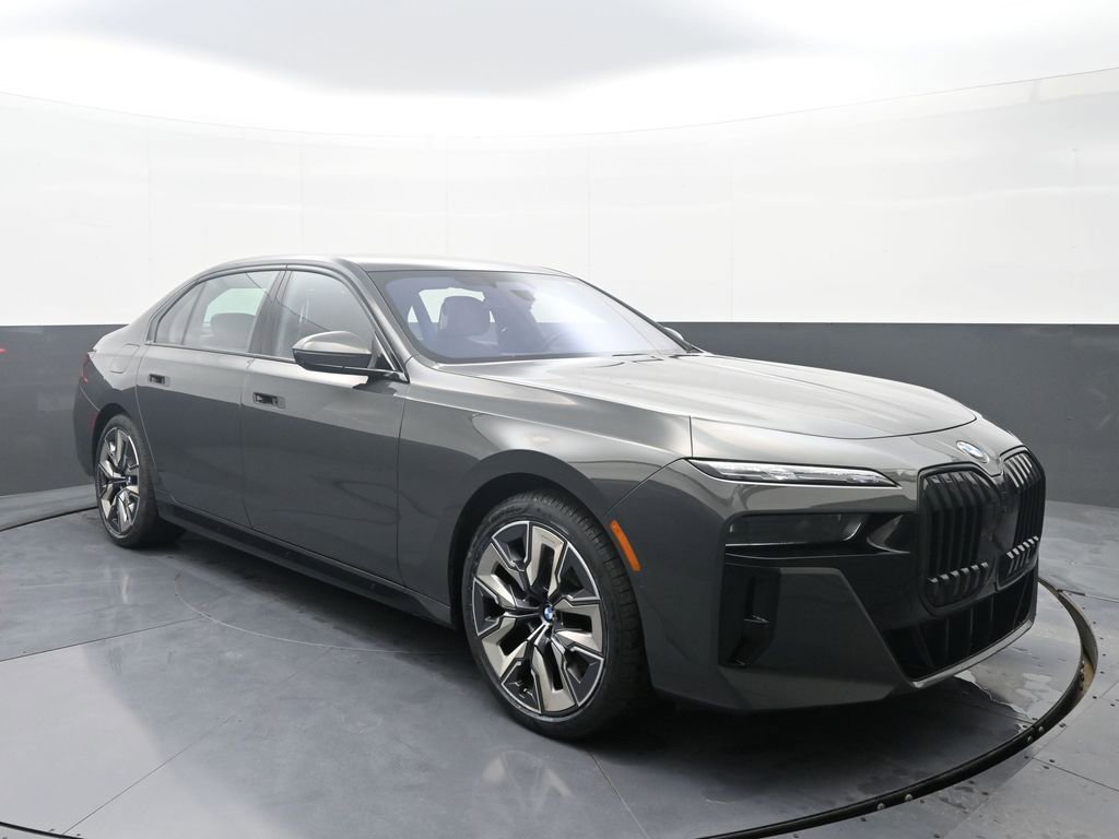 Used 2023 BMW 760i xDrive w/ Executive Package image 3